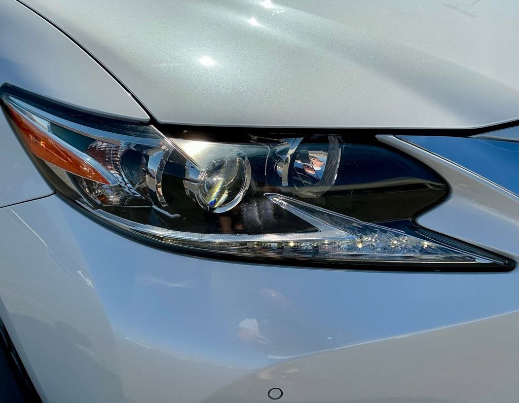 Used 2016 Lexus ES 300h w/ Premium Package w/Wood Trim image 8