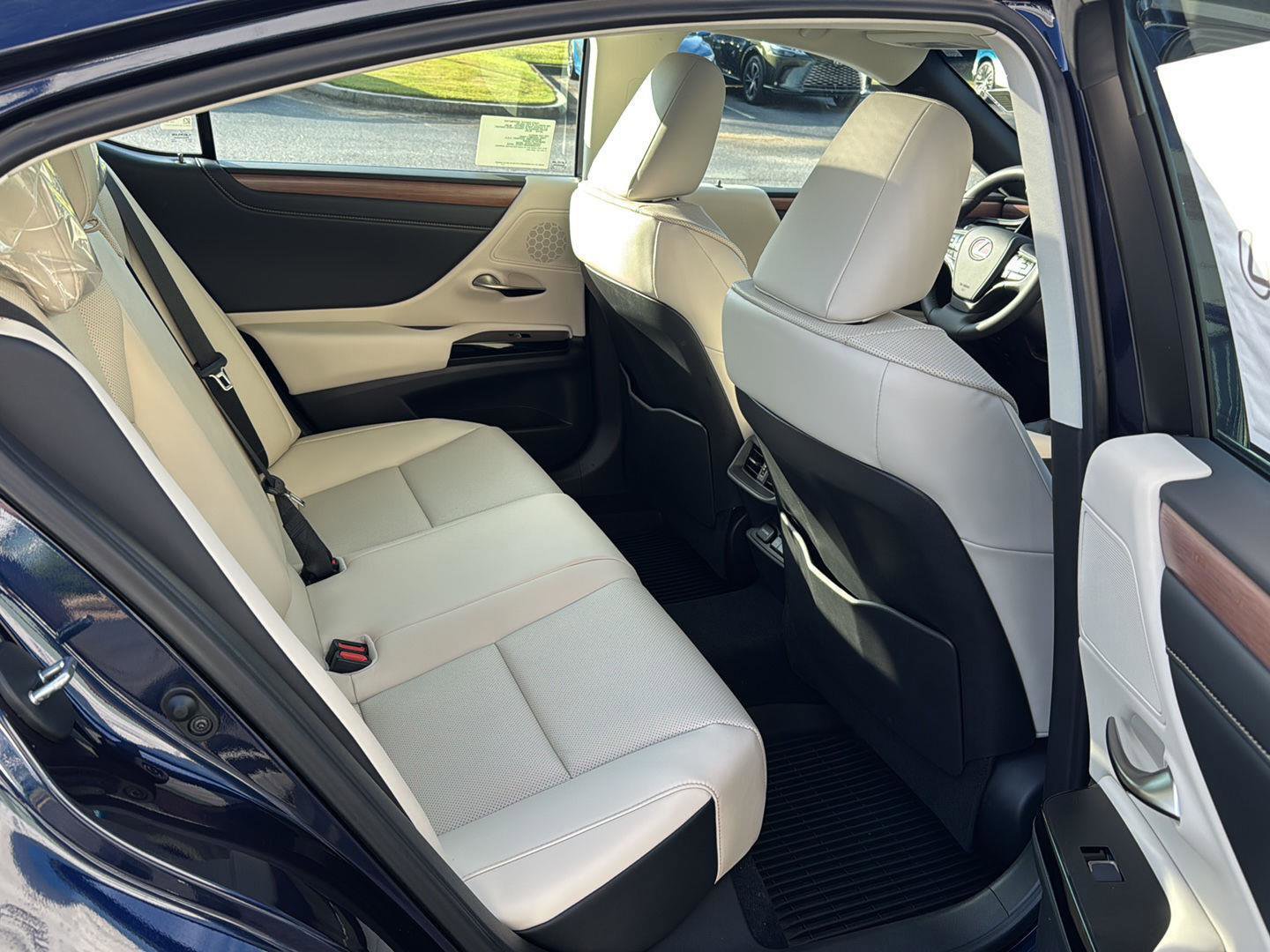 New 2025 Lexus ES 350 w/ Premium Package image 10