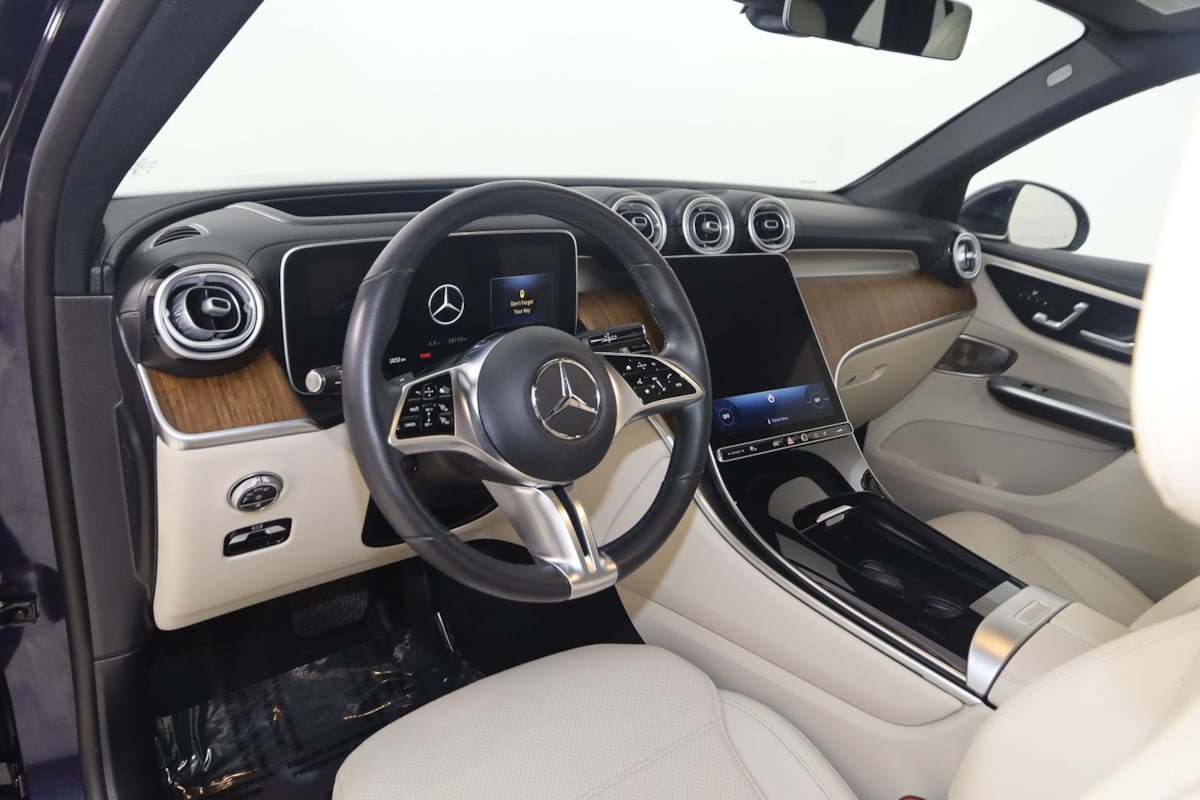 Used 2023 Mercedes-Benz GLC 300 4MATIC w/ Pinnacle Trim Package image 27