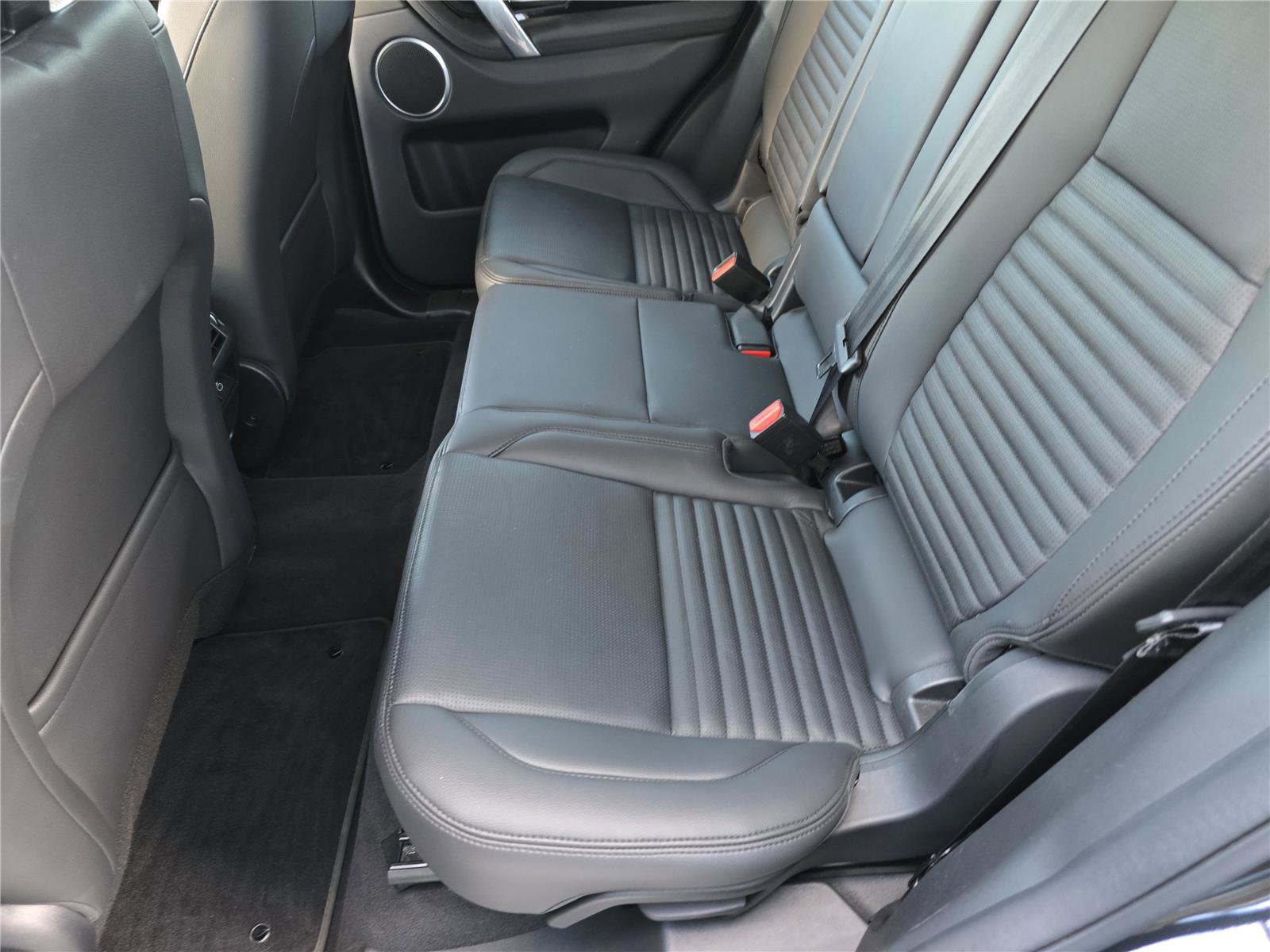 Used 2023 Land Rover Discovery Sport S image 18