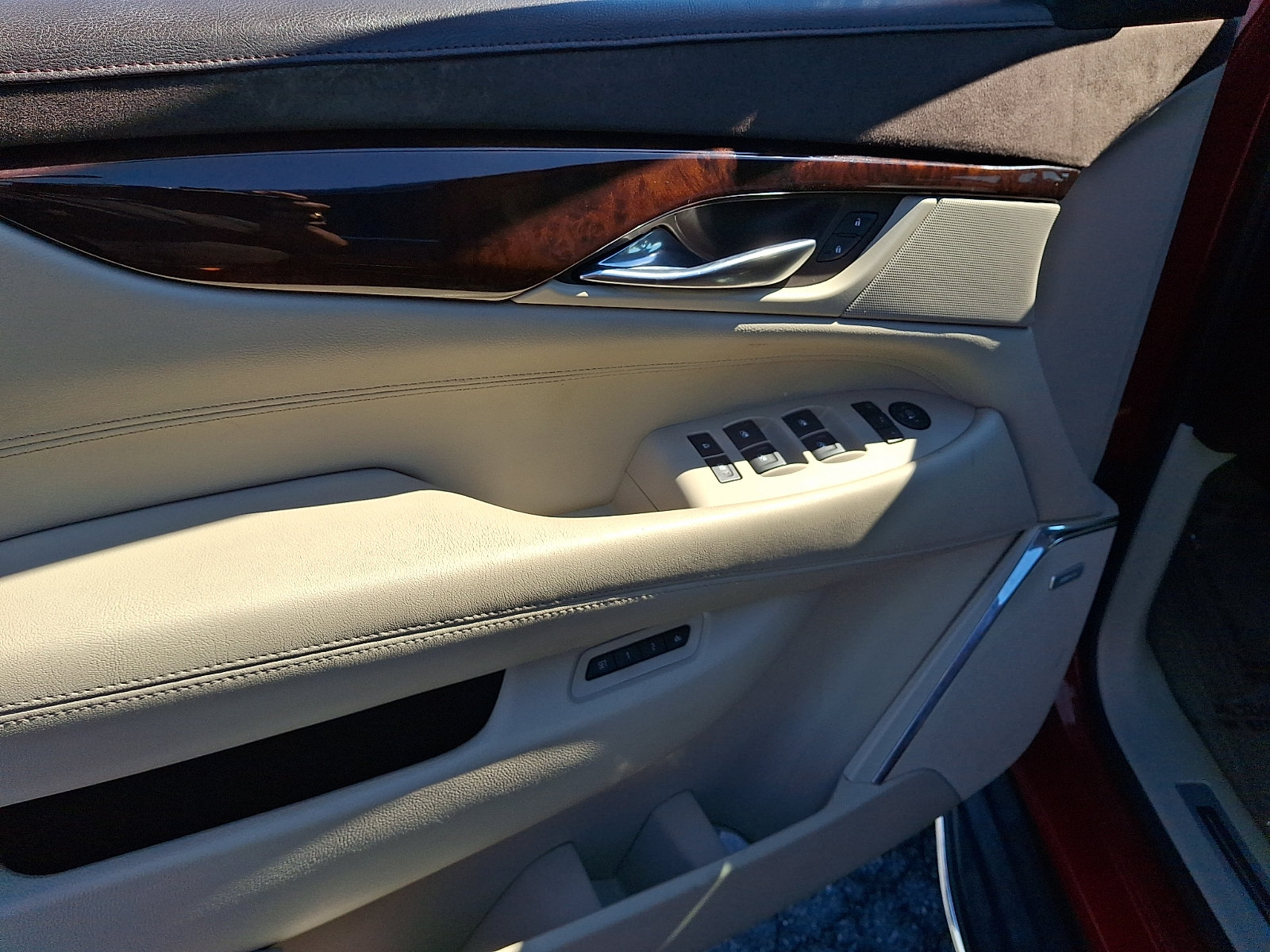 Used 2015 Cadillac Escalade Luxury RWD image 11