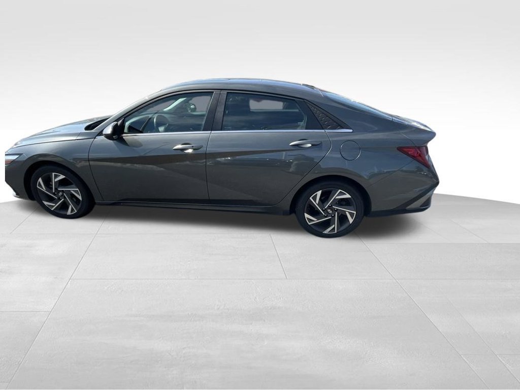 Used 2025 Hyundai Elantra SEL FWD image 27