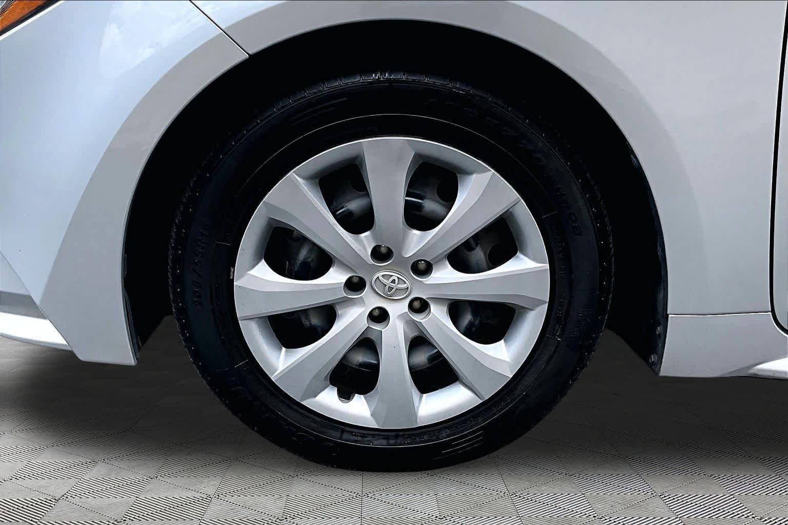 Certified 2025 Toyota Corolla LE FWD image 11