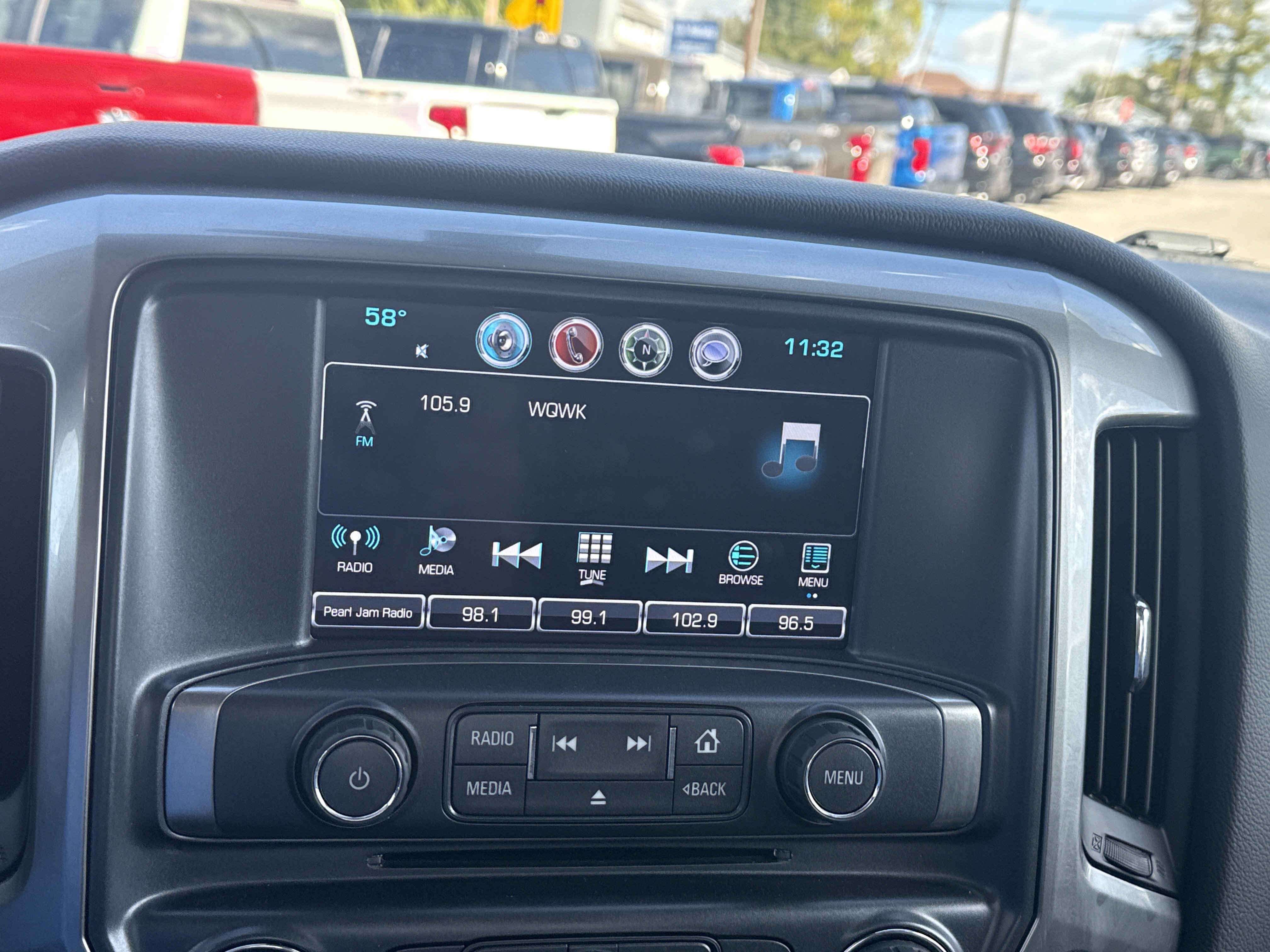 Used 2018 Chevrolet Silverado 1500 LT w/ All Star Edition AWD/4WD image 24