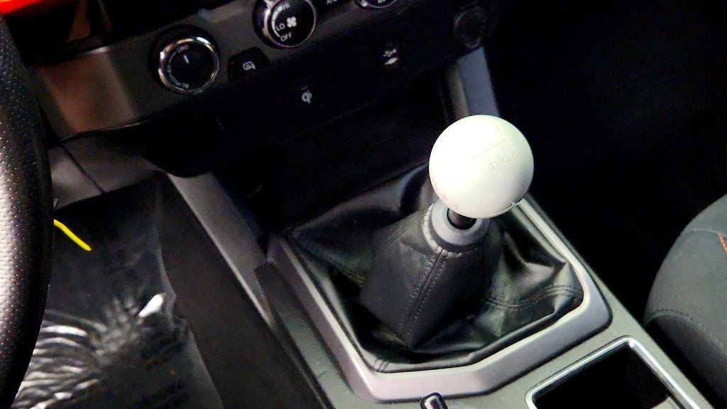 Used 2016 Toyota Tacoma TRD Sport w/ Towing Package AWD/4WD image 16
