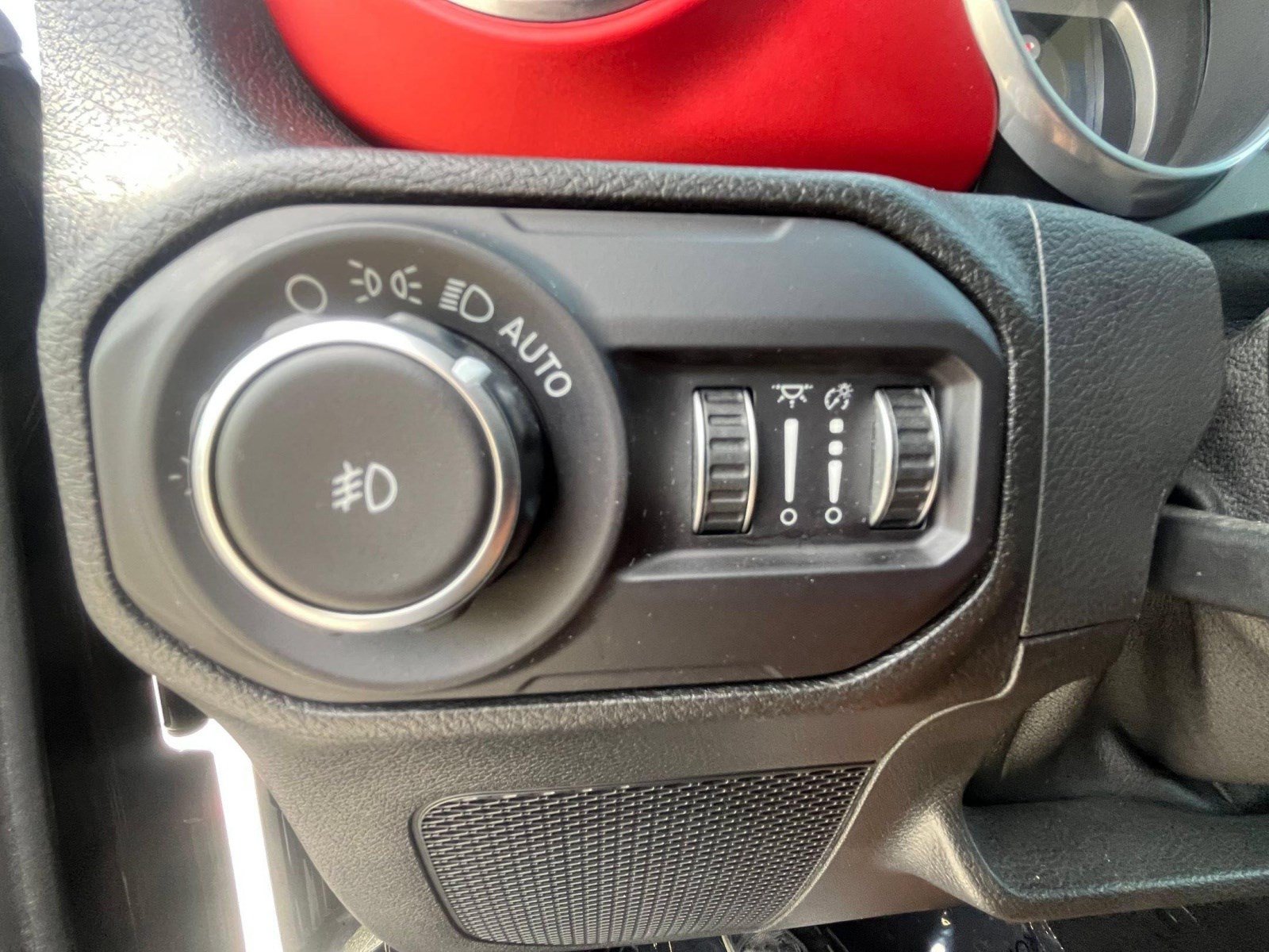 Used 2018 Jeep Wrangler Unlimited Rubicon w/ LED Lighting Group AWD/4WD image 23