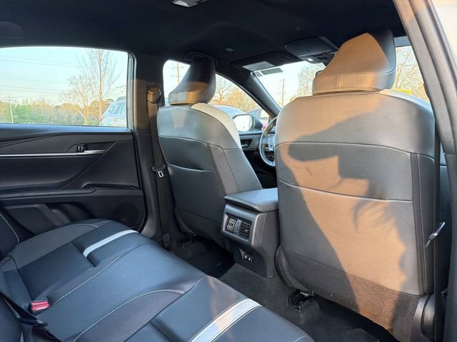 Used 2025 Toyota Camry SE image 17