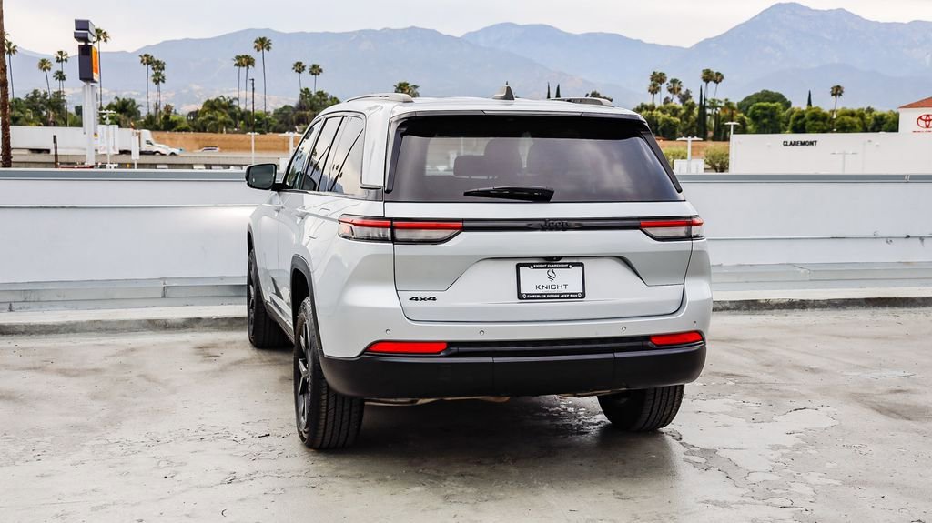 Used 2024 Jeep Grand Cherokee Altitude image 7