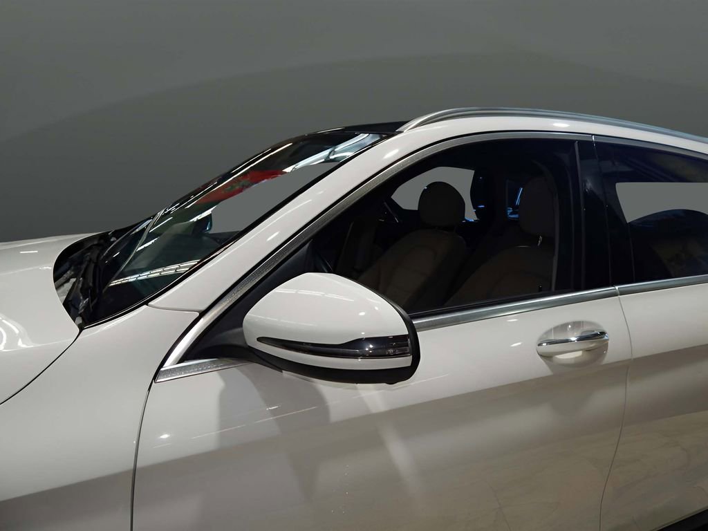 Used 2019 Mercedes-Benz GLC 300 4MATIC w/ Premium Package image 11