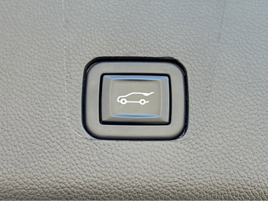 Used 2022 Chevrolet Traverse RS AWD/4WD image 19