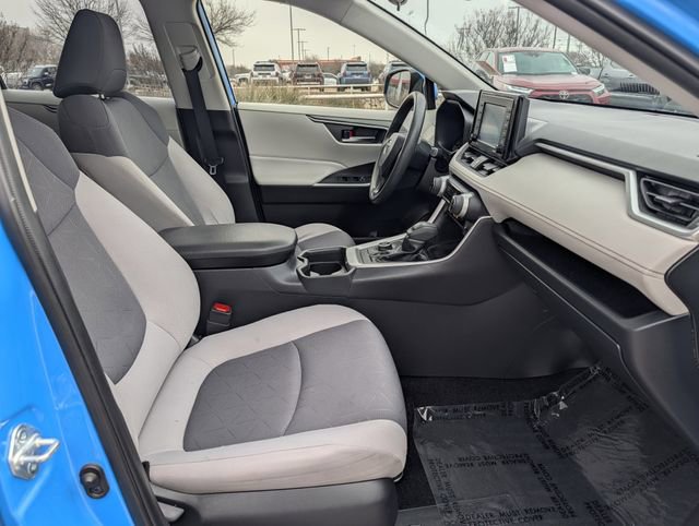 Used 2020 Toyota RAV4 XLE w/ Convenience Package image 32