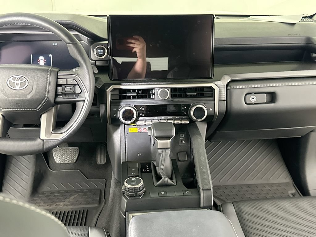 Used 2025 Toyota 4Runner Limited AWD/4WD image 18