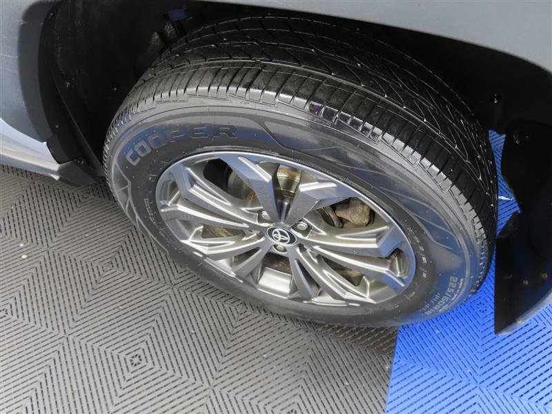 Used 2023 Toyota RAV4 XLE Premium AWD/4WD image 7