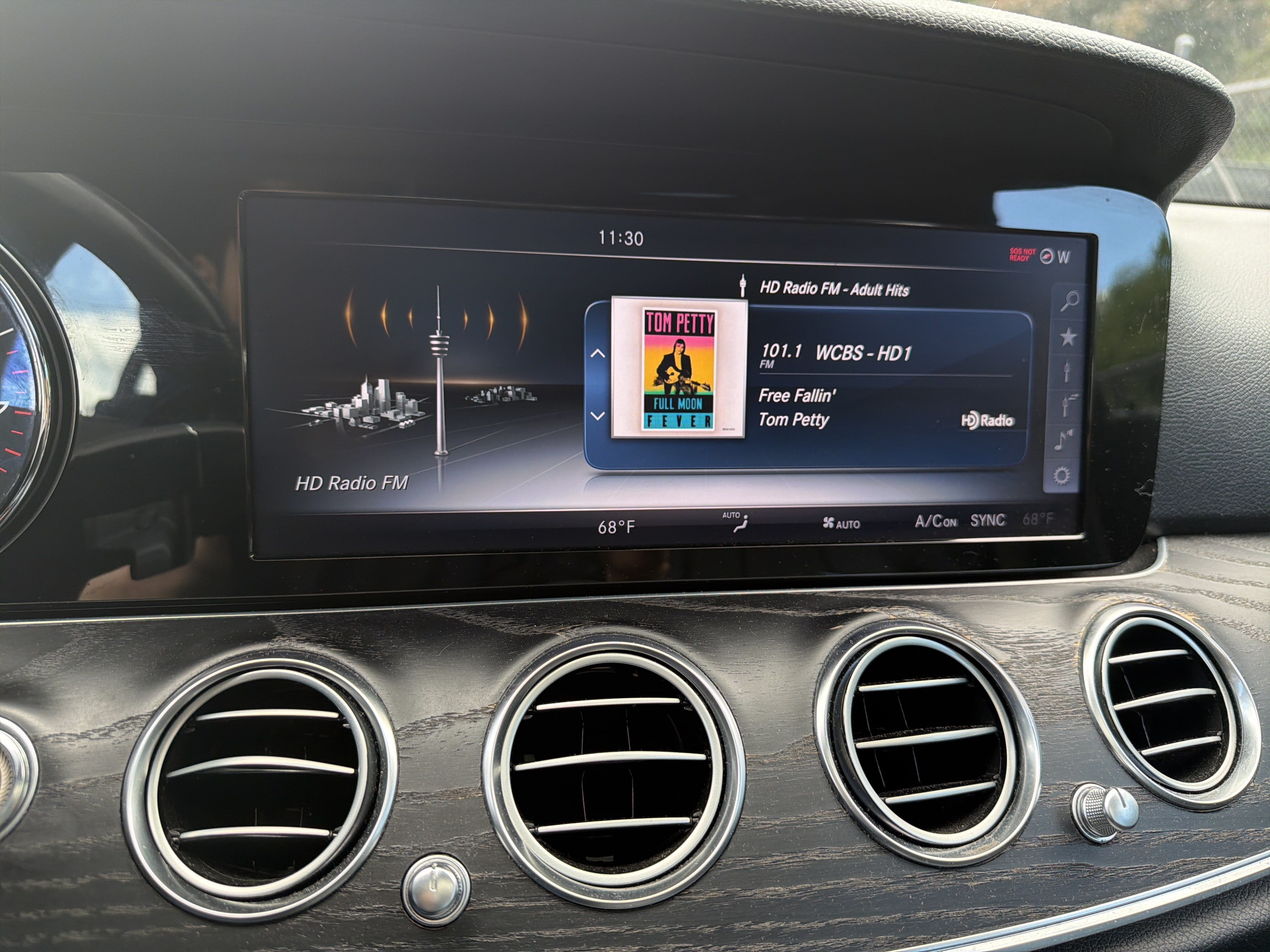 Used 2017 Mercedes-Benz E 300 4MATIC image 25