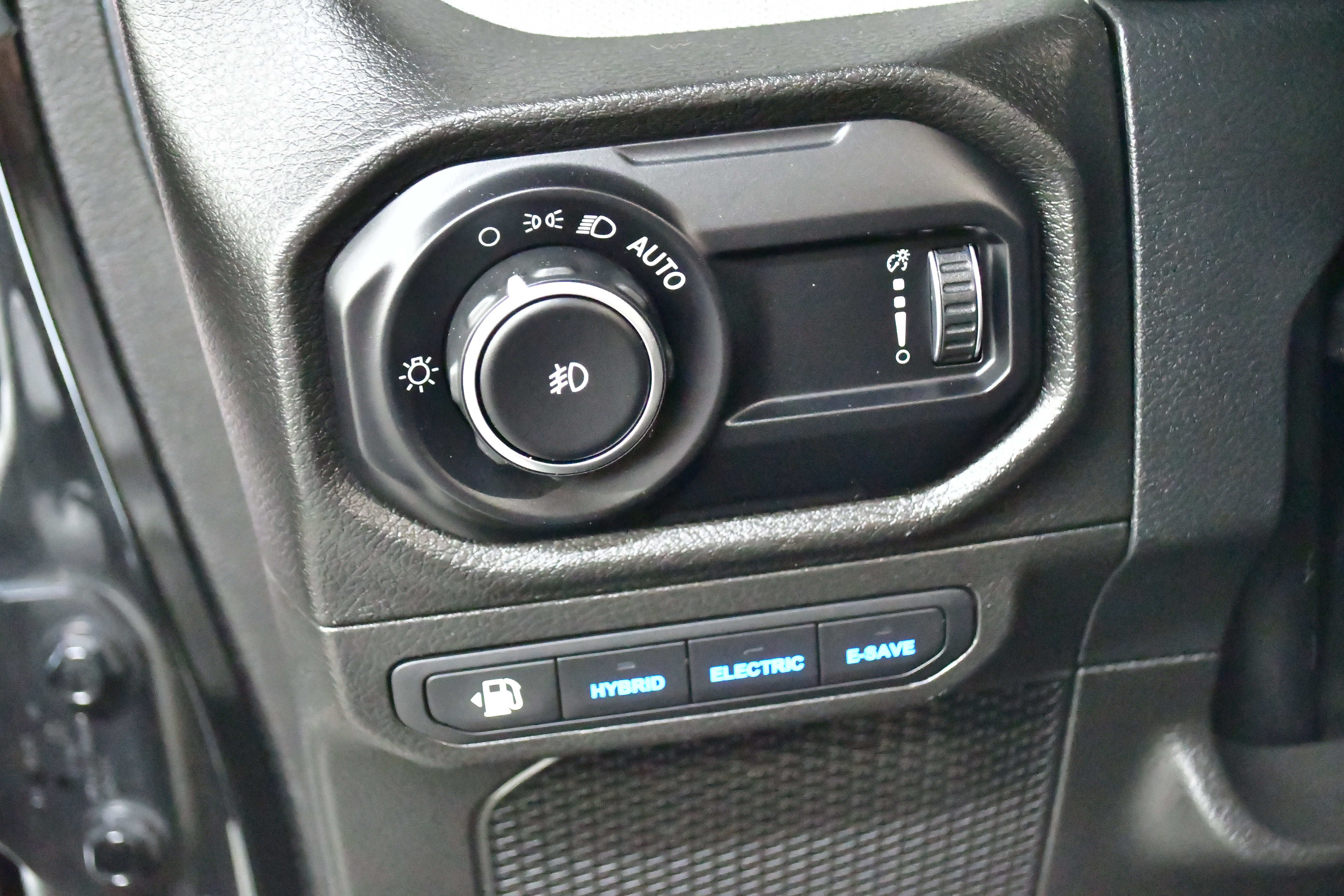 Used 2024 Jeep Wrangler Unlimited AWD/4WD image 9