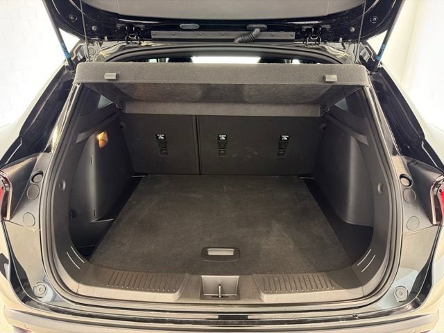 Certified 2025 Chevrolet Trax RS w/ Driver Confidence Package FWD image 8