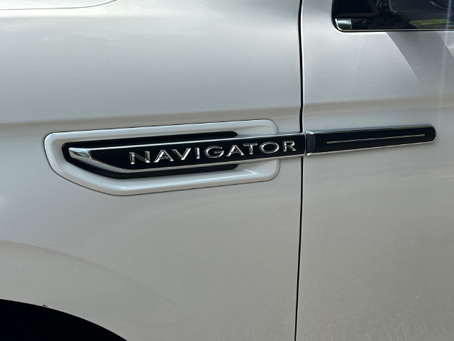 Used 2021 Lincoln Navigator Black Label w/ Cargo Convenience Package AWD/4WD image 15