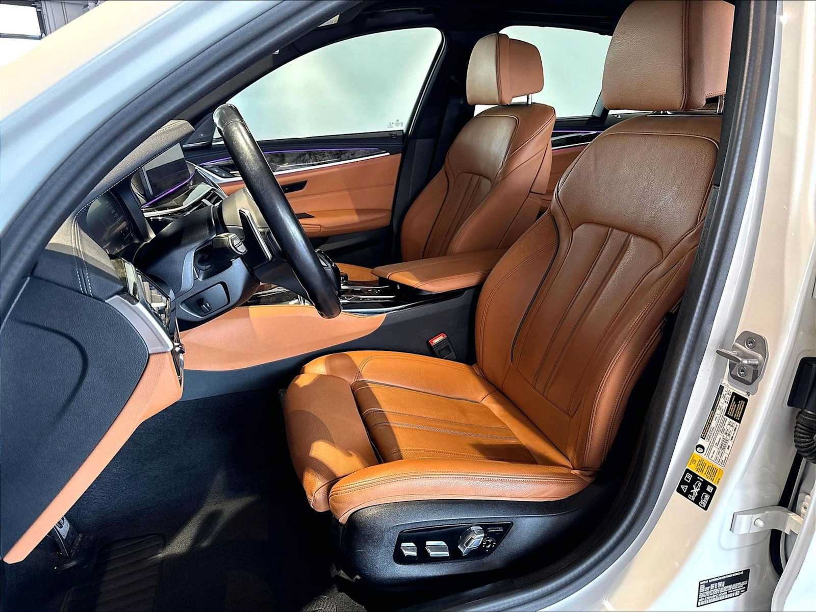 Used 2023 BMW M550i xDrive w/ Executive Package AWD/4WD image 8