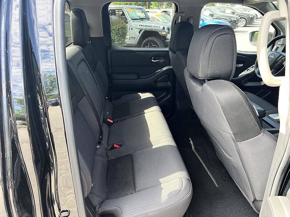 Certified 2025 Nissan Frontier SV image 16