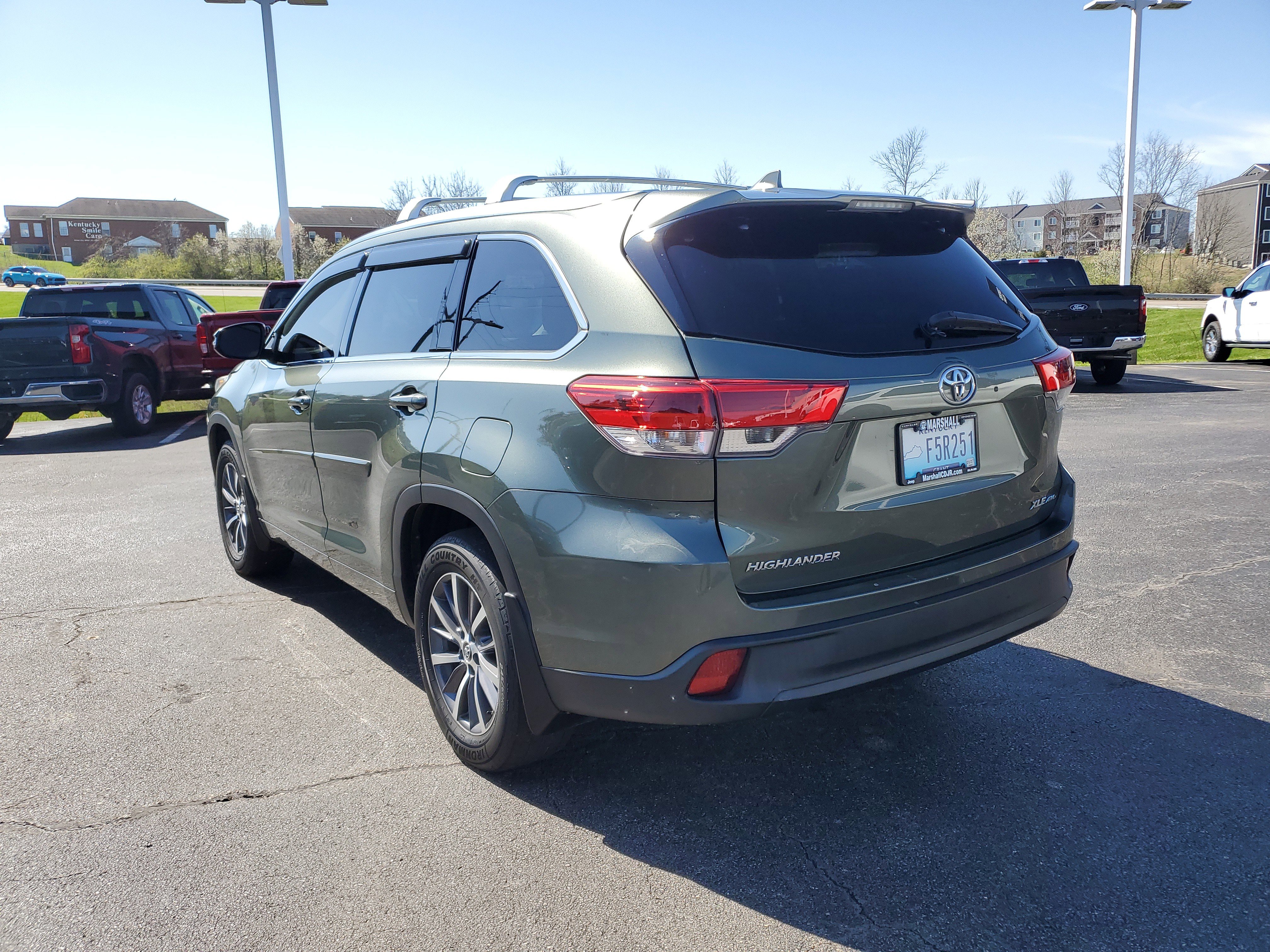 Used 2017 Toyota Highlander XLE image 6