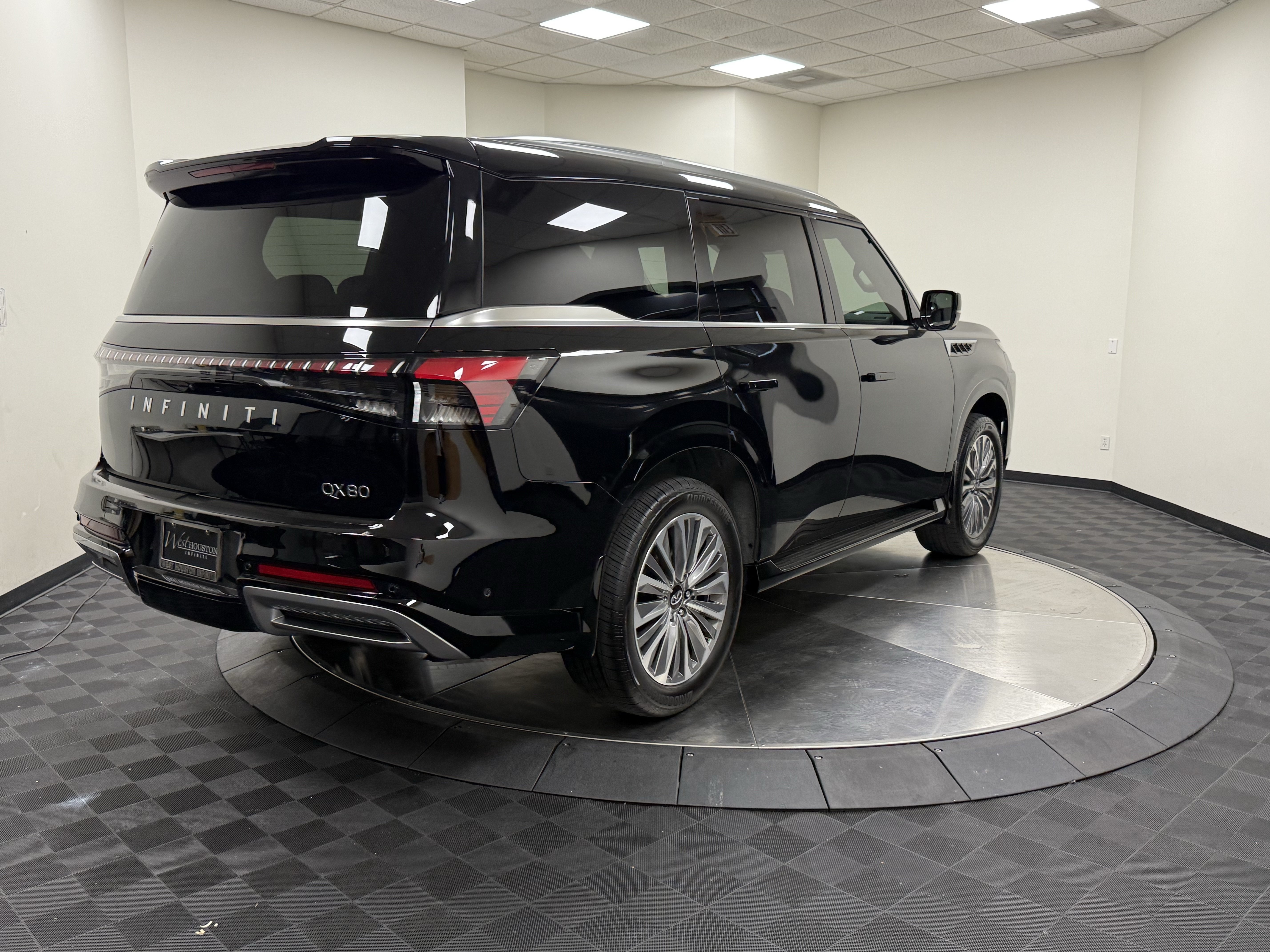 Certified 2026 INFINITI QX80 Luxe w/ Cargo Package RWD image 7