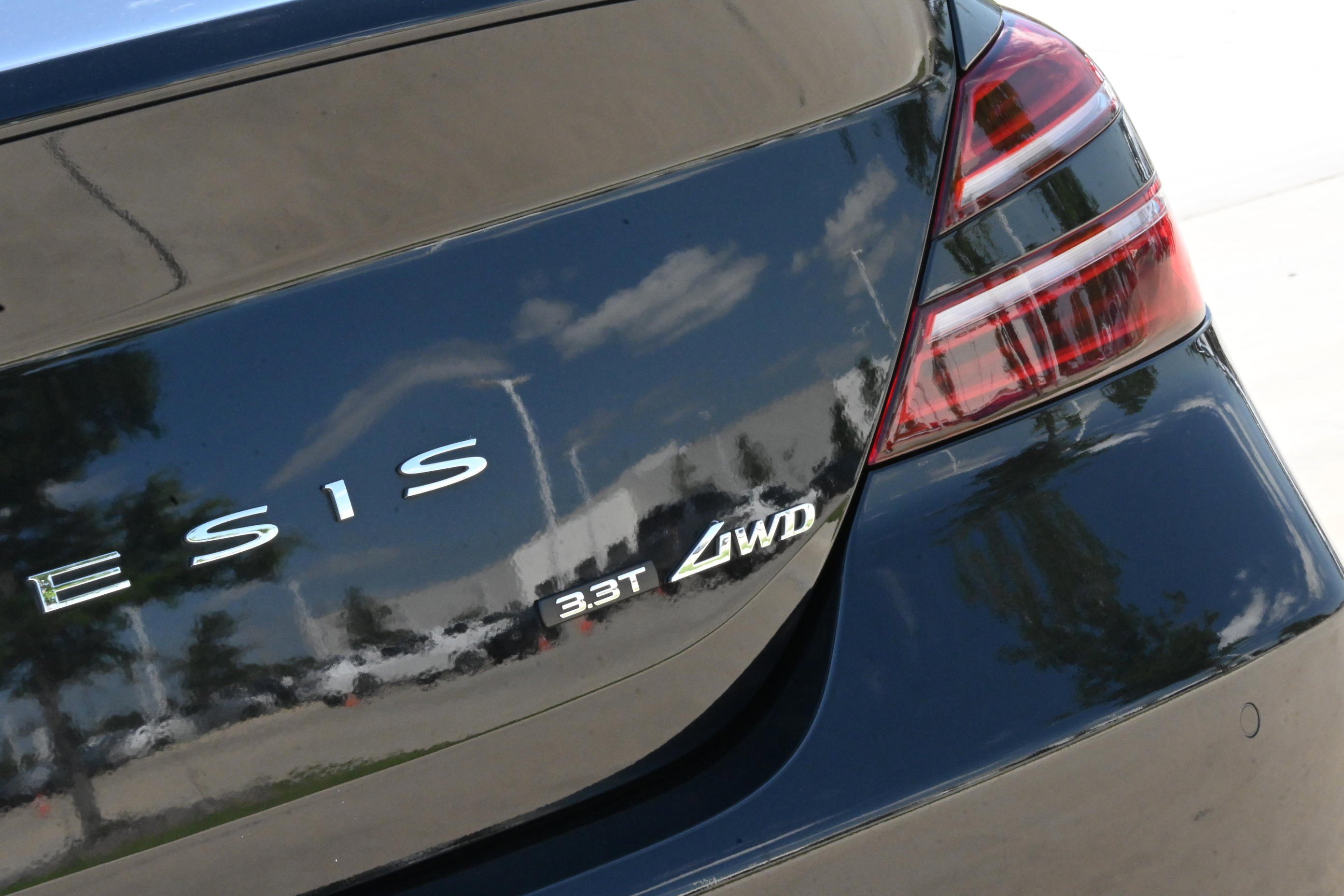 Used 2025 Genesis G70 3.3T Advanced w/ Sport Prestige Package AWD/4WD image 33
