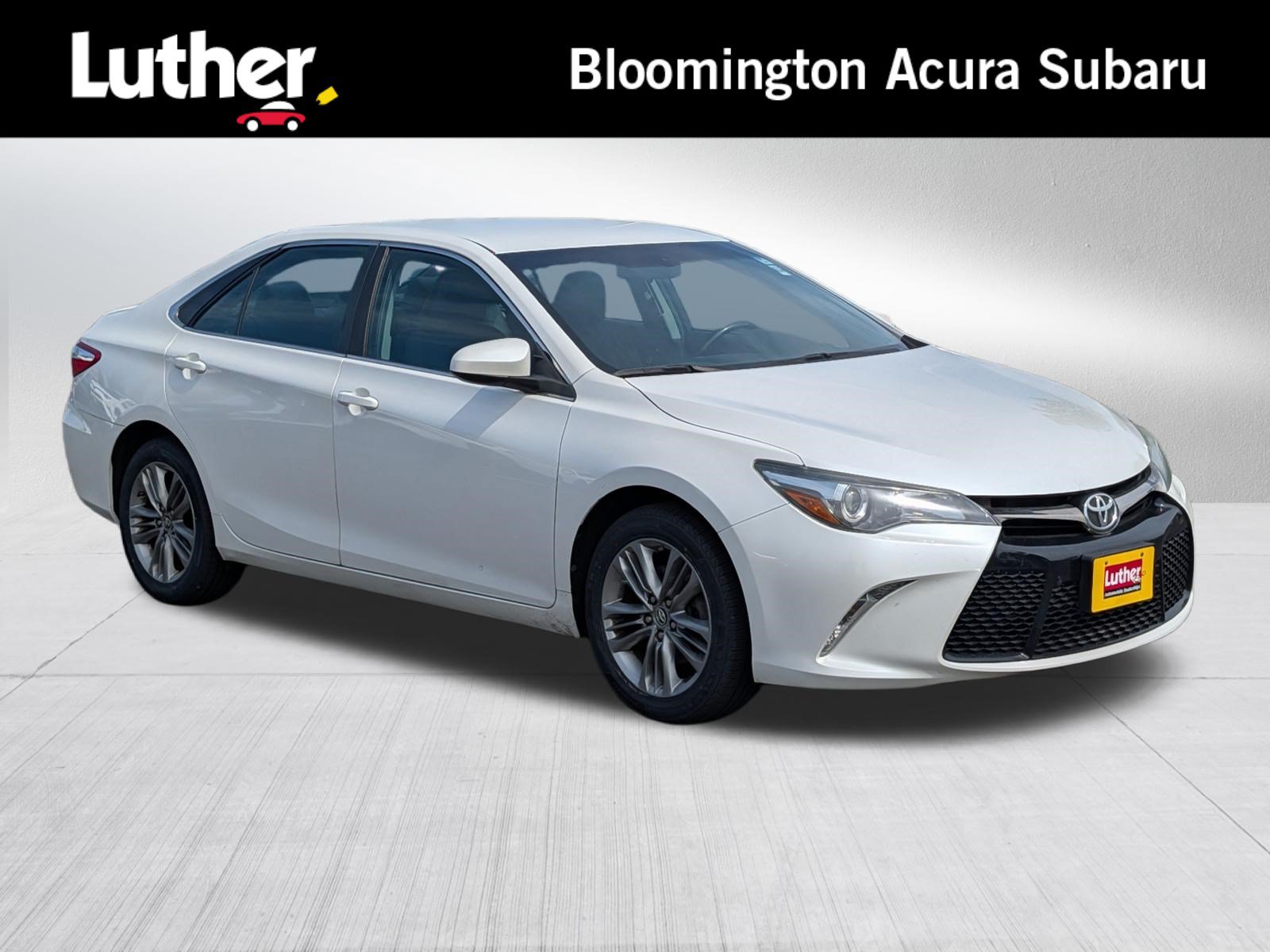 Used 2015 Toyota Camry SE FWD image 1
