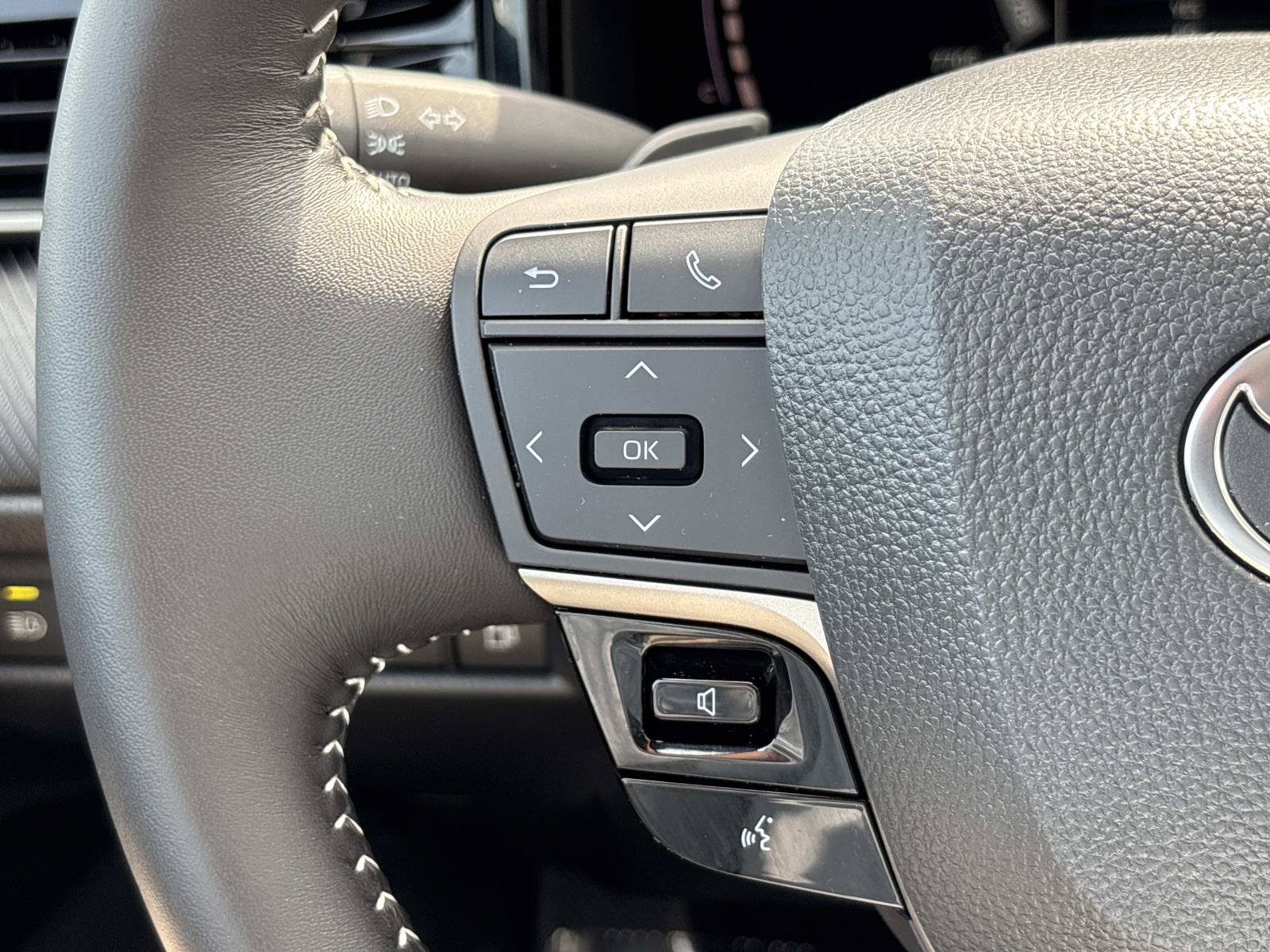 Used 2026 Toyota Camry SE FWD image 18