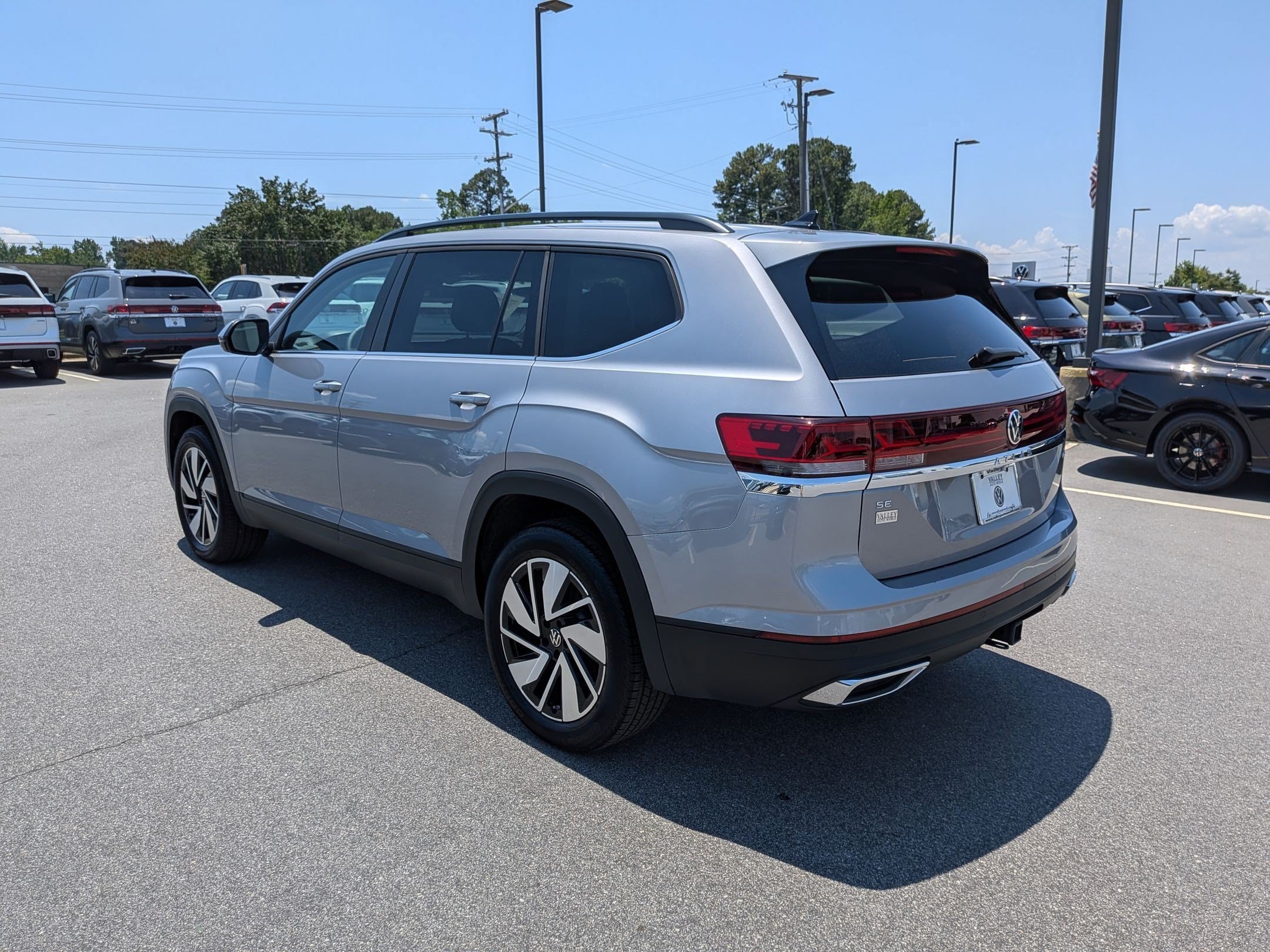 Used 2025 Volkswagen Atlas SE AWD/4WD image 5