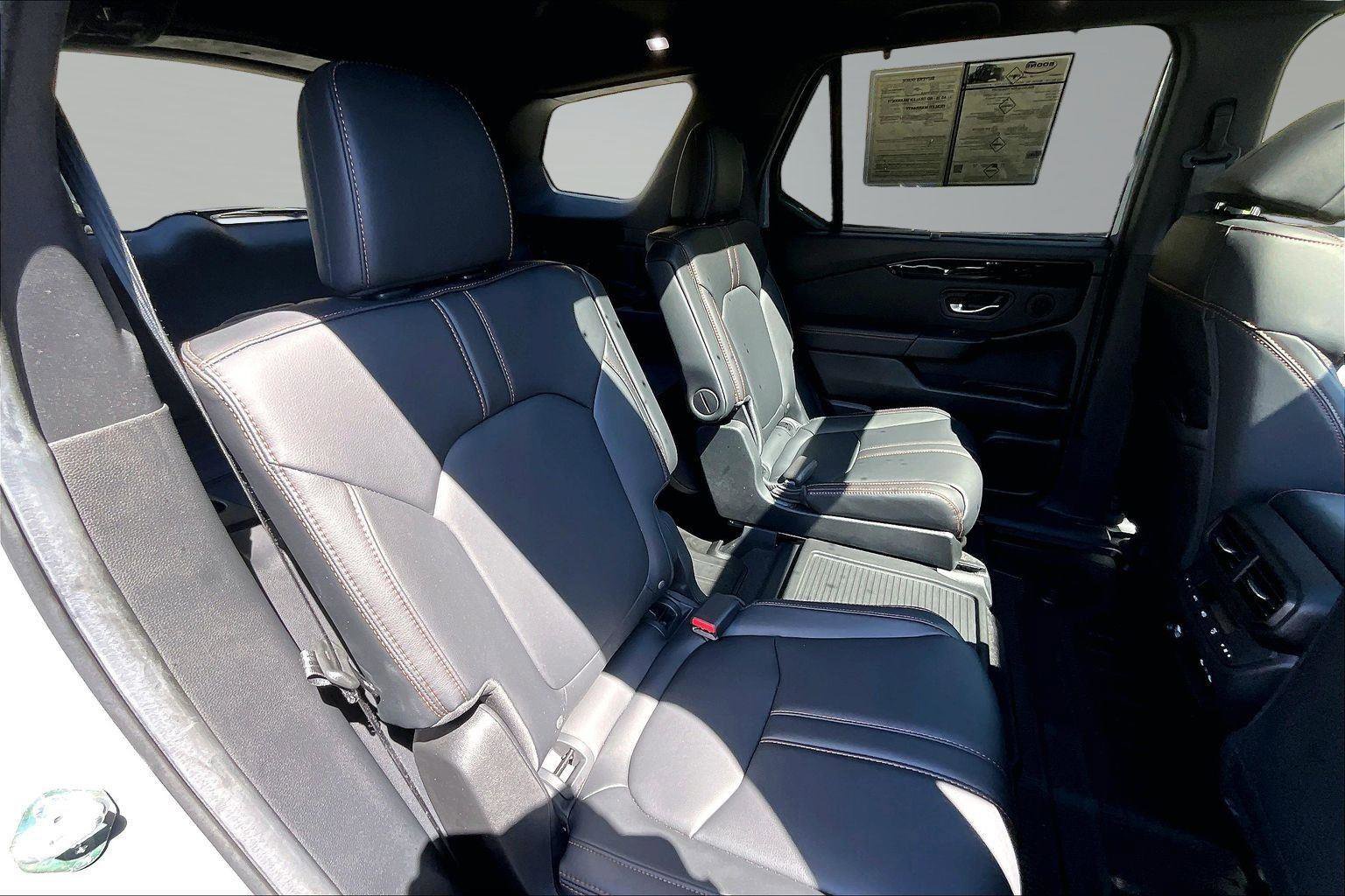 Used 2025 Honda Pilot TrailSport image 28