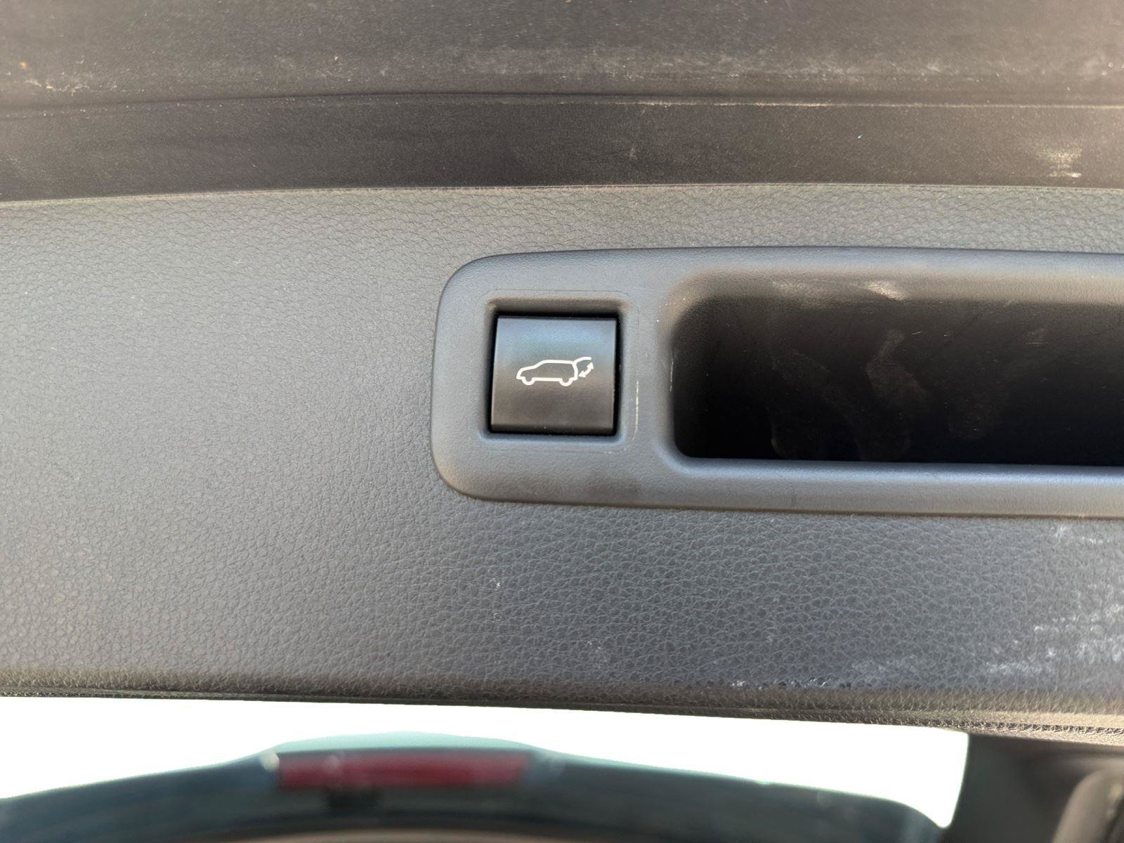 Used 2025 Toyota Highlander LE AWD/4WD image 26