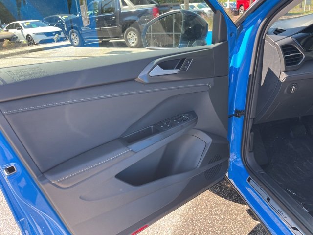 New 2025 Volkswagen Taos SE image 5