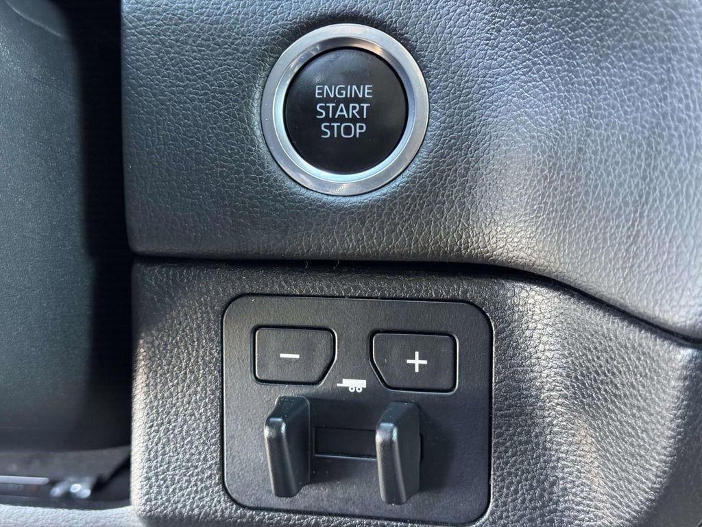 Used 2022 Toyota Tundra Limited w/ Power Package image 9