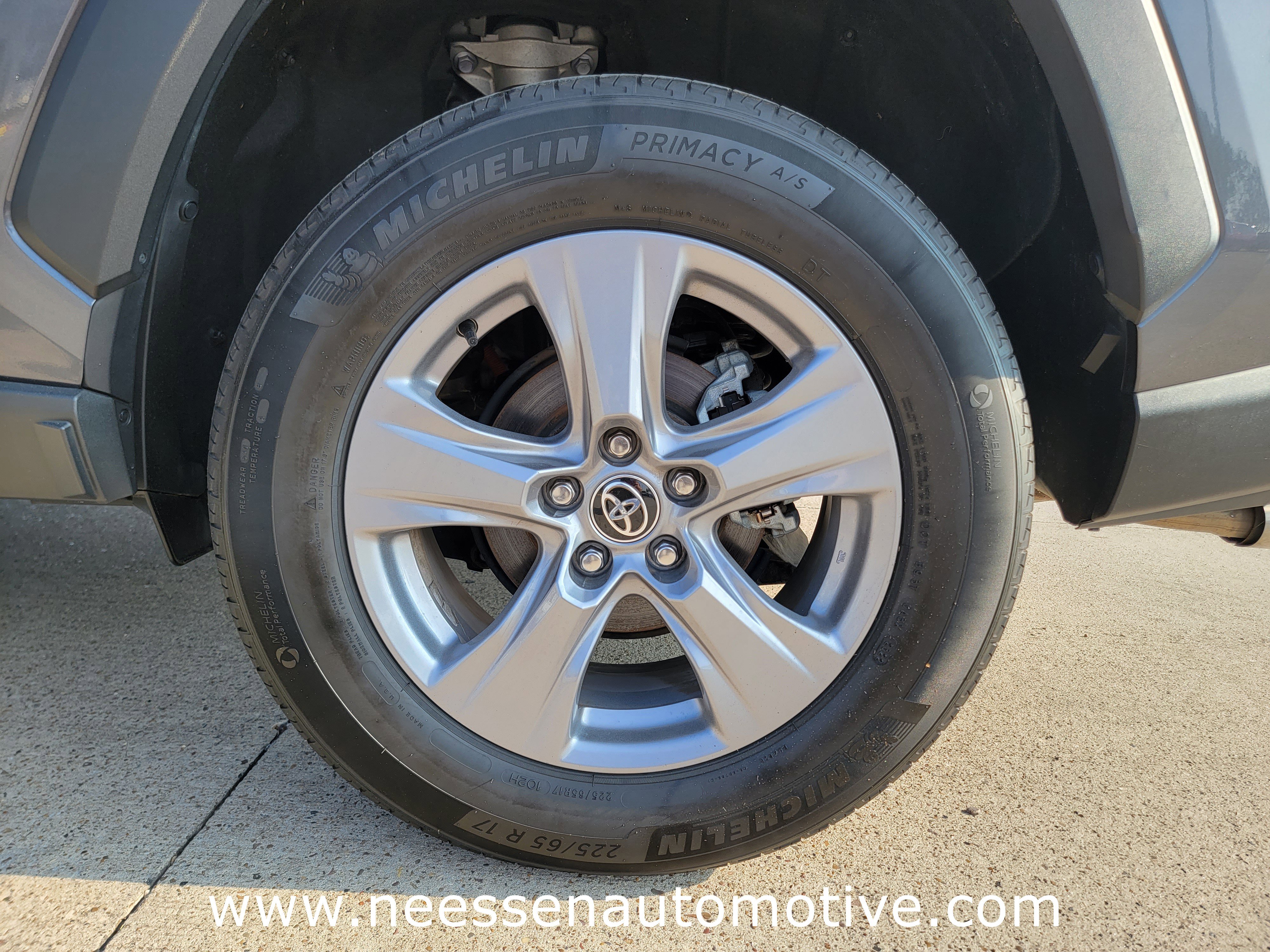 Used 2022 Toyota RAV4 XLE image 30