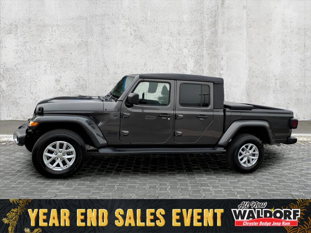 Used 2023 Jeep Gladiator Sport image 4