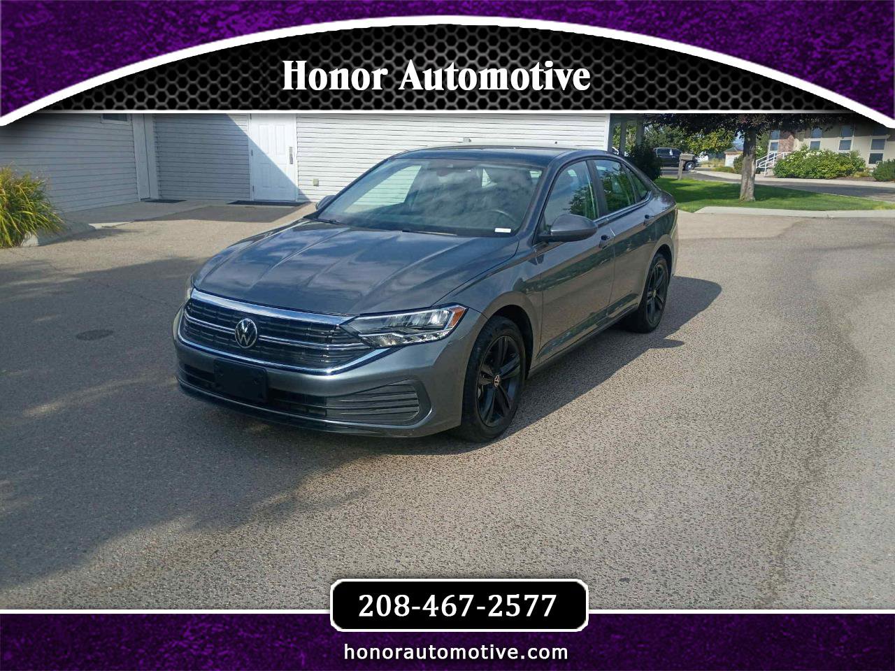 Used 2023 Volkswagen Jetta SE w/ Panoramic Sunroof Package