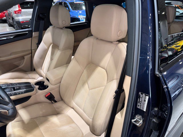 Used 2021 Porsche Macan w/ Premium Package image 52
