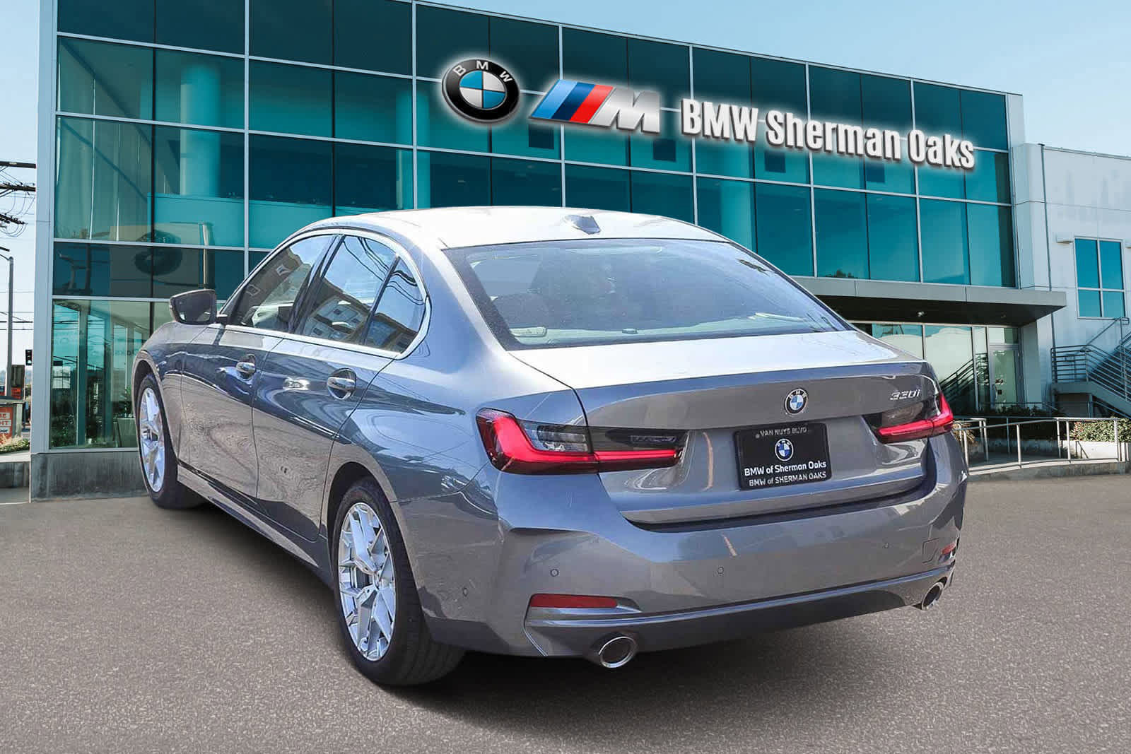 Certified 2025 BMW 330i Sedan w/ Premium Package image 6
