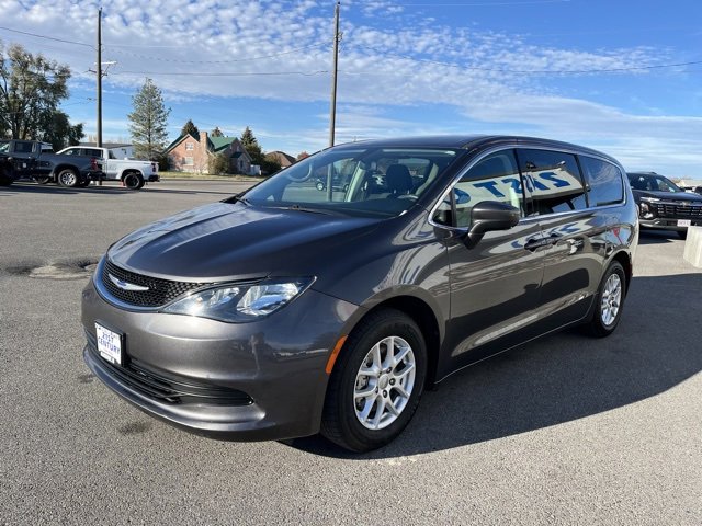 Used 2019 Chrysler Pacifica Touring image 4