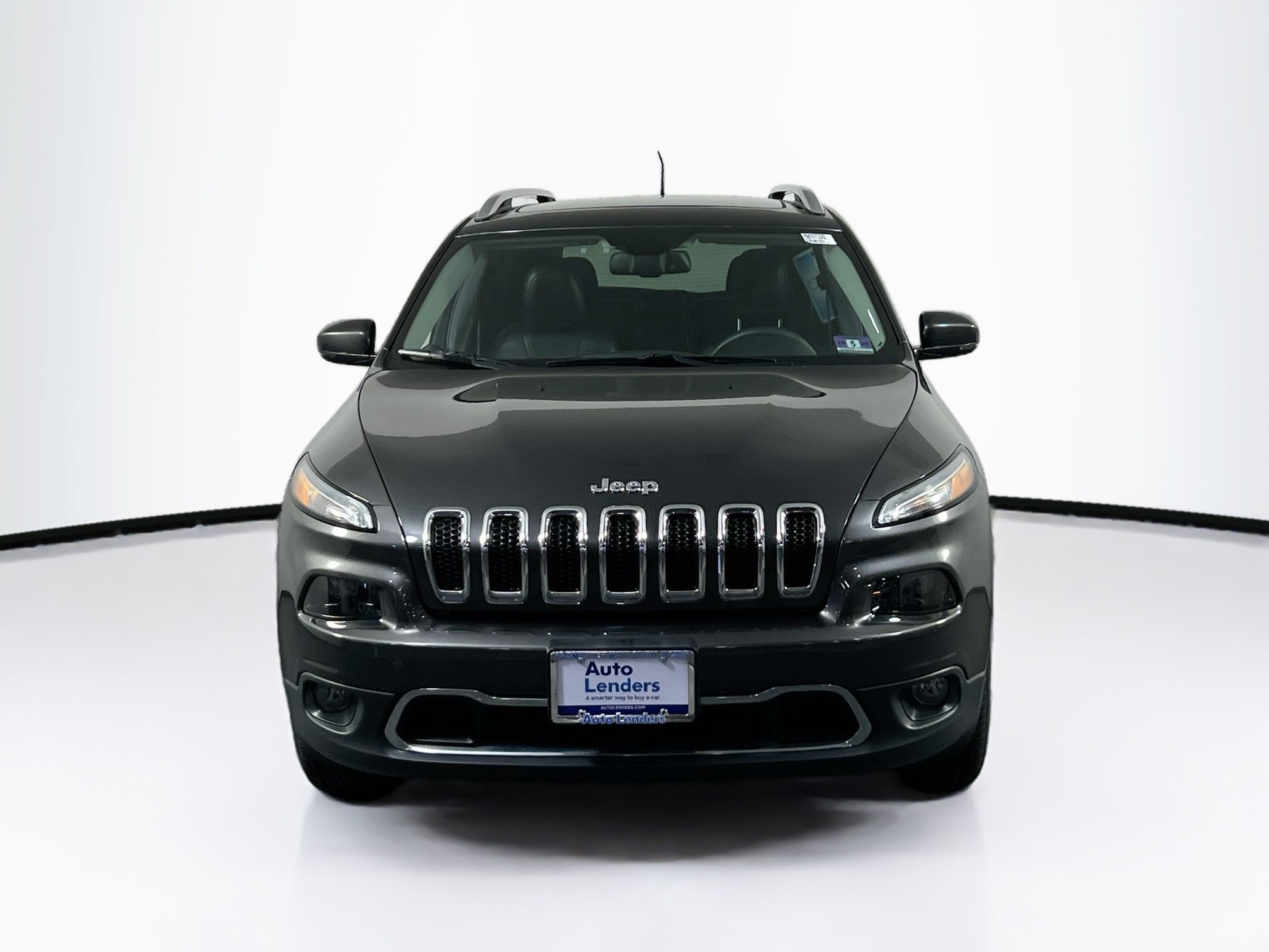 Used 2017 Jeep Cherokee Limited w/ Luxury Group AWD/4WD image 2