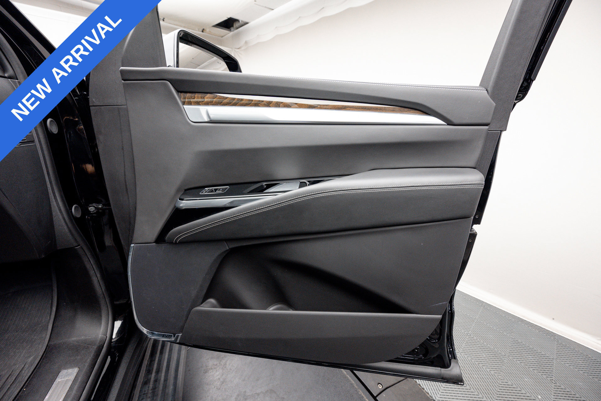 Used 2025 Cadillac Escalade Sport Platinum w/ LPO, Floor Liner Package AWD/4WD image 26