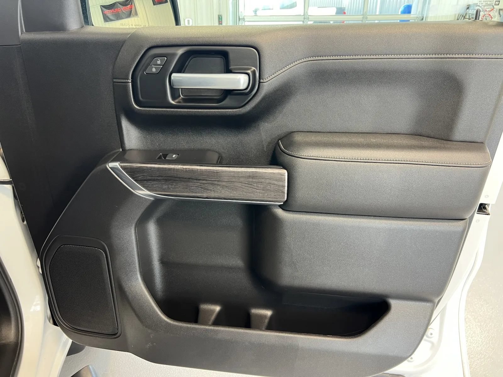 Used 2021 Chevrolet Silverado 1500 LTZ AWD/4WD image 33