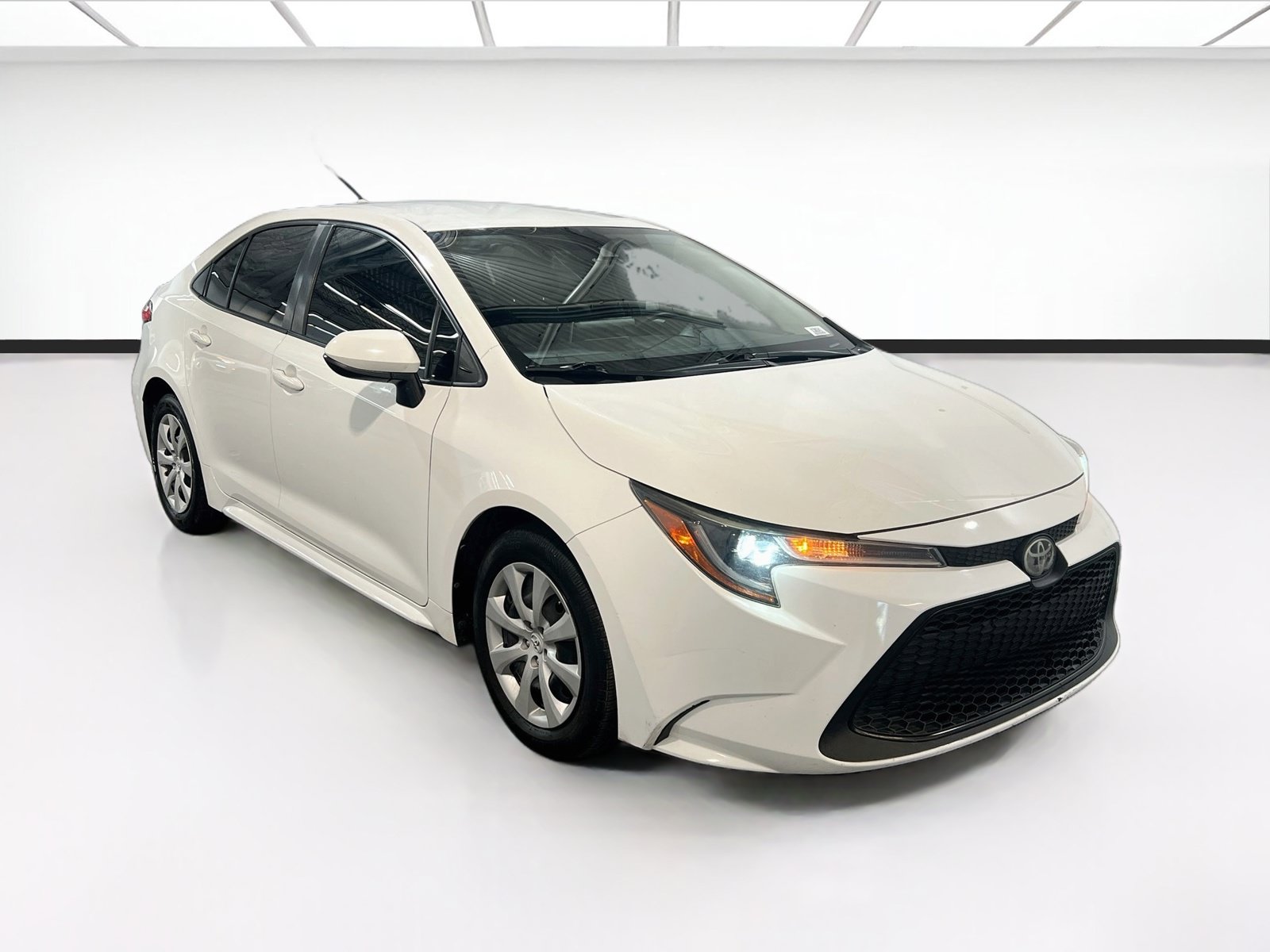 Used 2020 Toyota Corolla LE w/ Carpet Mat Package (TMS) FWD image 3