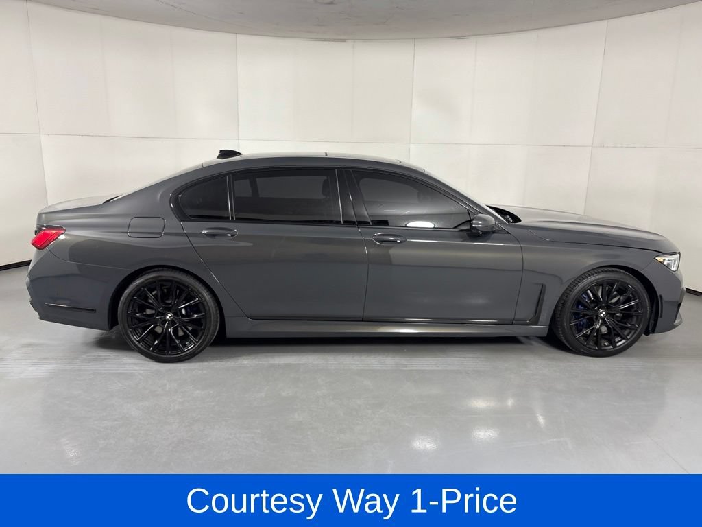 Used 2021 BMW 740i w/ M Sport Package RWD image 11