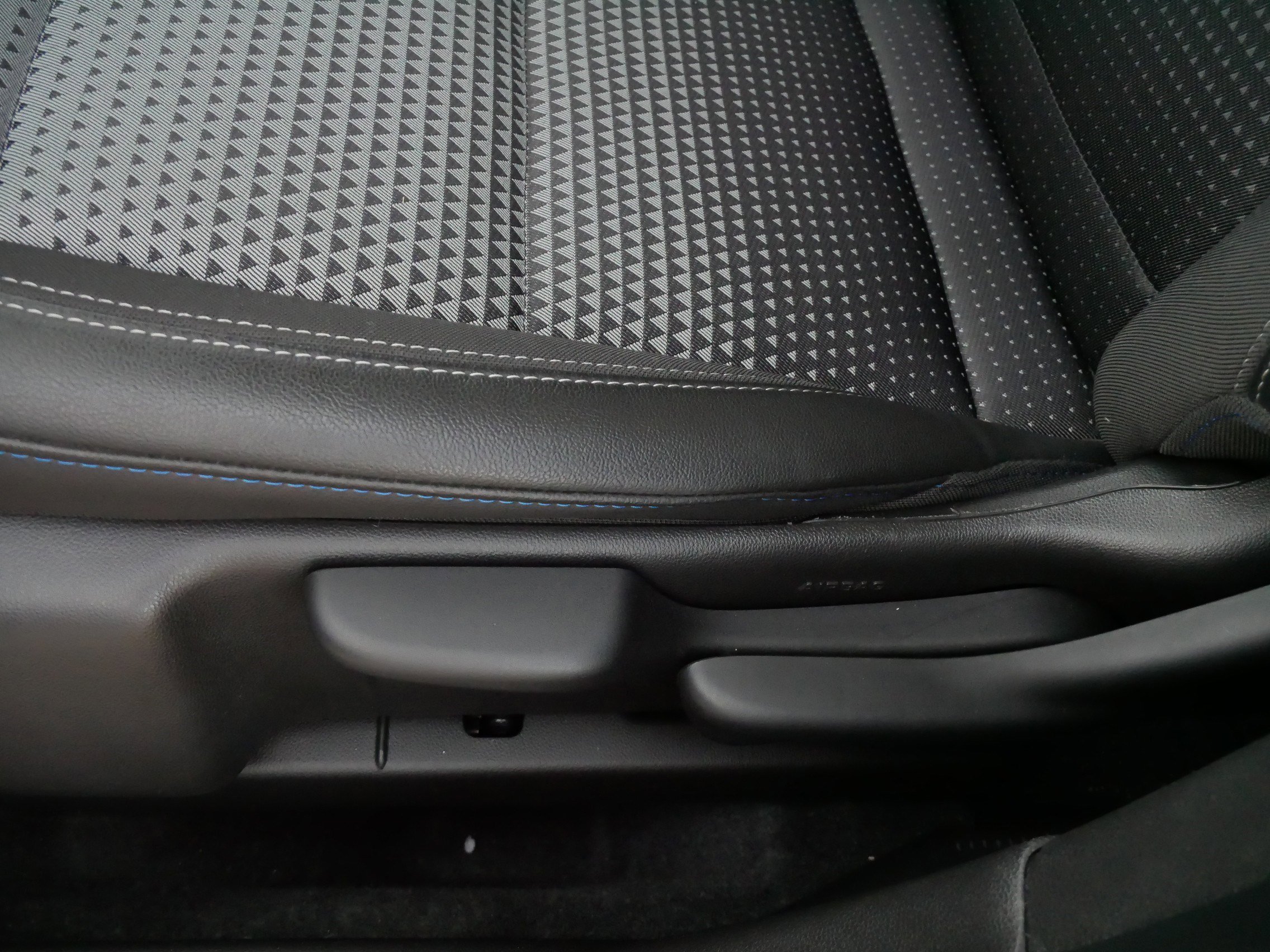 Used 2025 Chevrolet Trax LT w/ LT Convenience Package image 20