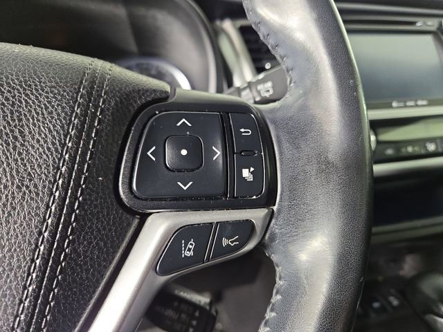 Used 2019 Toyota Highlander SE image 24
