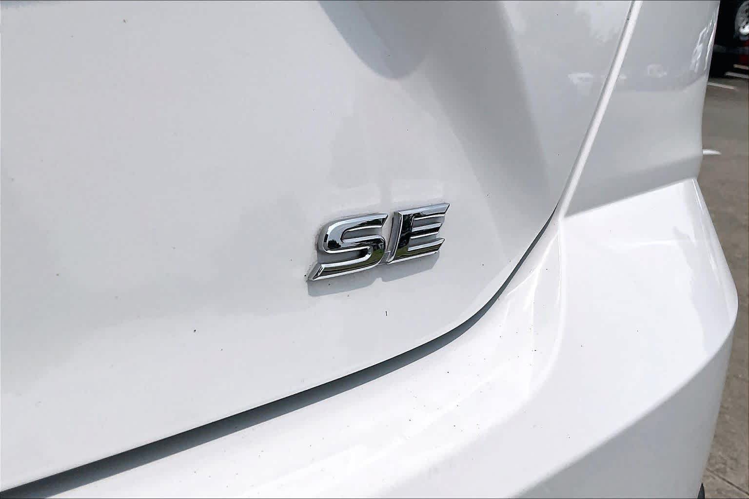 Used 2025 Toyota Camry SE FWD image 9