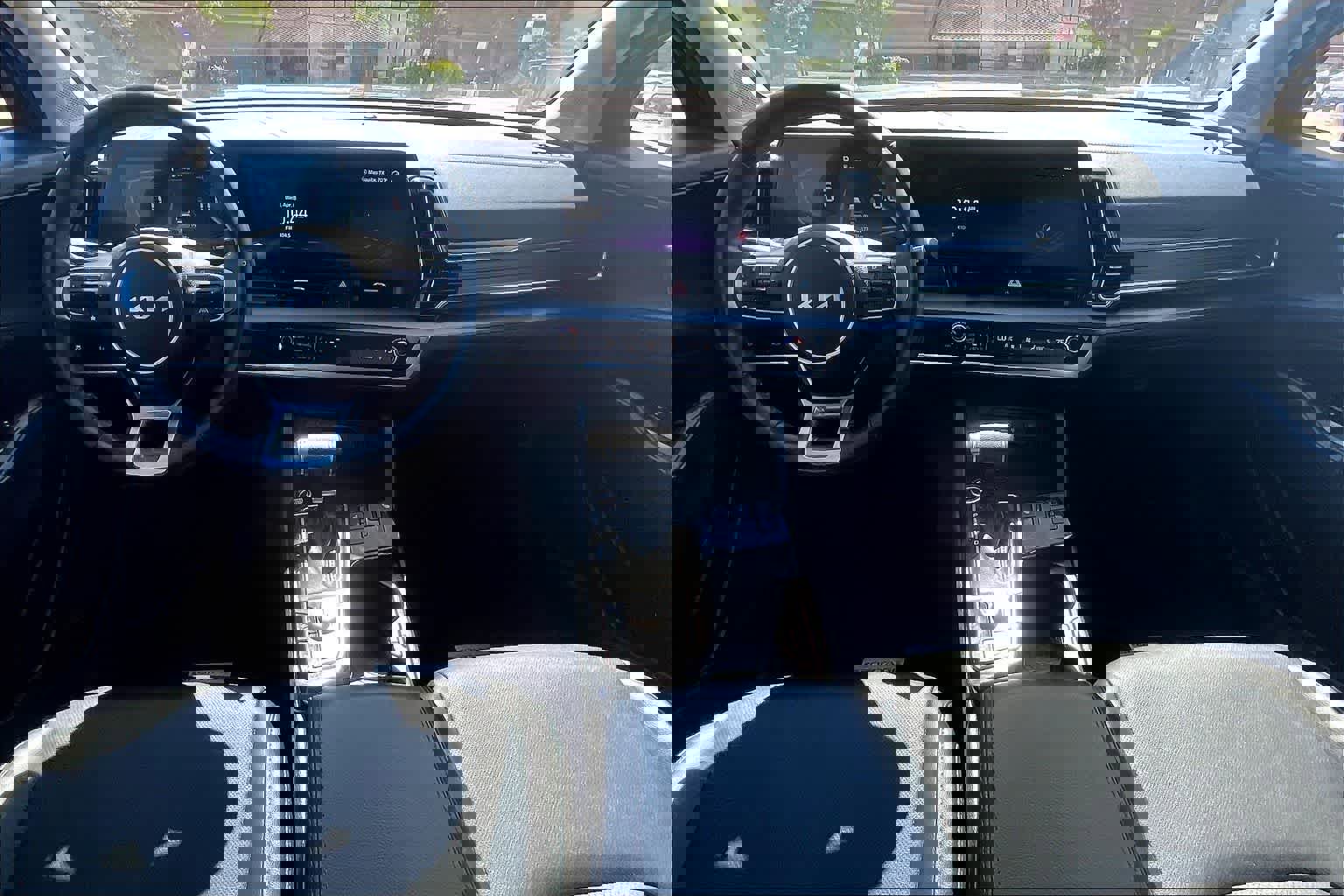 Certified 2025 Kia Sportage EX FWD image 10