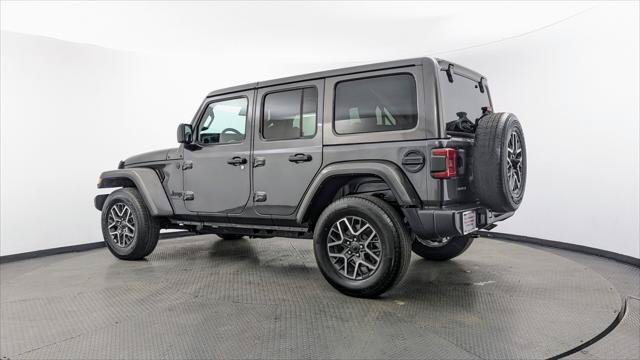 Used 2025 Jeep Wrangler Unlimited Sahara AWD/4WD image 6