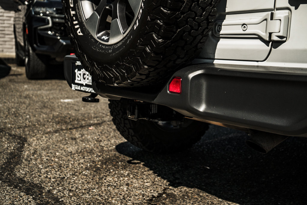 Used 2018 Jeep Wrangler Unlimited Sahara w/ Uconnect 4C Nav & Sound Group AWD/4WD image 19